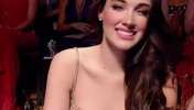 哪位环球小姐当评审时最美？😻03年环球小姐霍福德爱妻真美！
